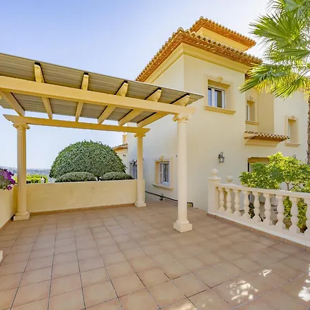 Paz - Plusholidays Calpe