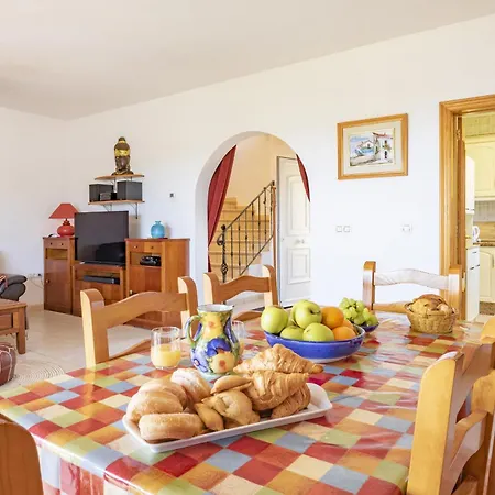 Paz - Plusholidays Calpe